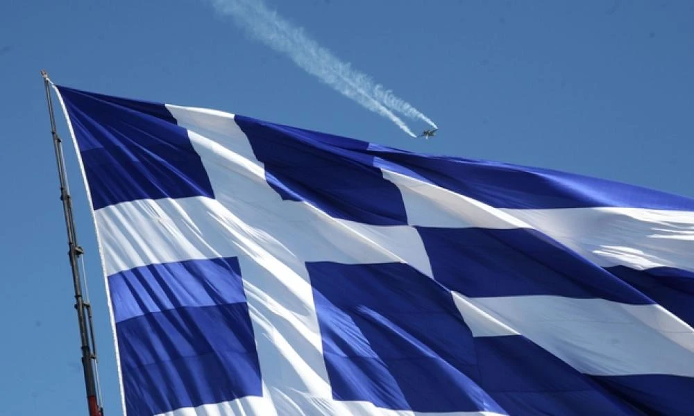 Σημαία ενάμιση στρέμμα υψώθηκε στο λιμάνι του Ηρακλείου!